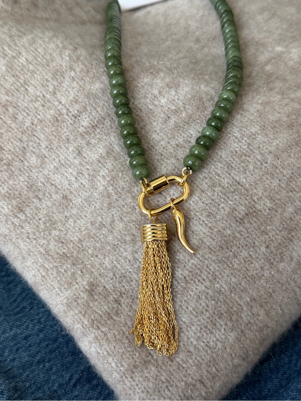 Madewell Semi Precious Stone Beaded Necklace Green Gold Tassel NZ150 NWT - Picture 4 of 6